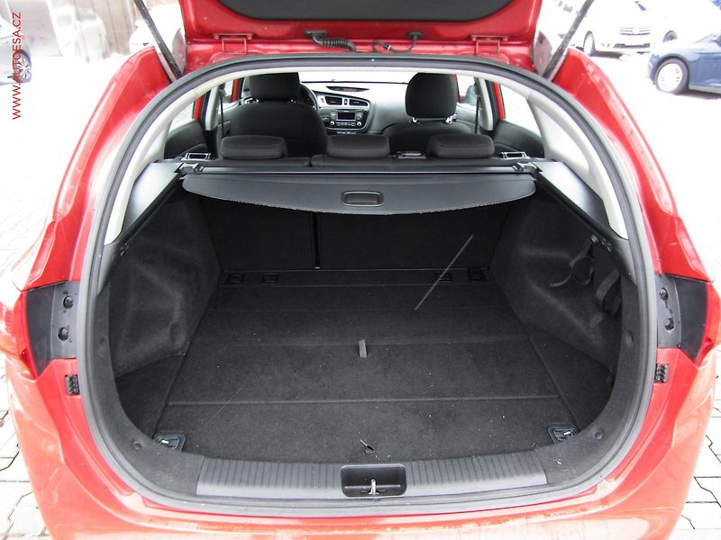 Kia Ceed (2013) 1.4 CRDi, ČR - fotka 7 z 16