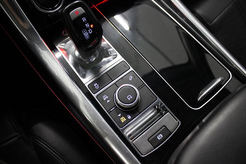 Land Rover Range Rover Sport 3,0 SDV6 AUTOBIGRAHPY DYNAMIC  - fotka 21 z 37