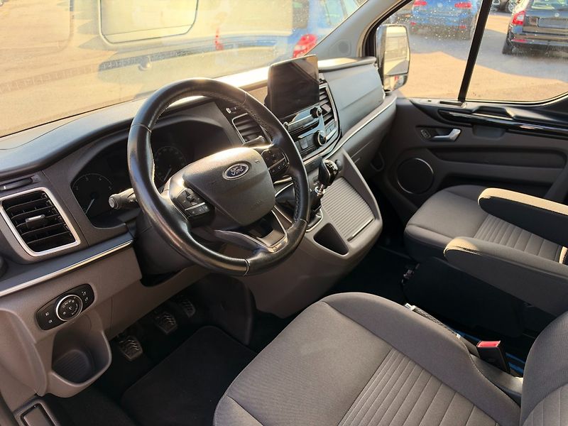 Ford Tourneo Custom (2022) Titanium 2.0TDCi 96kW L2 - fotka 11 z 35