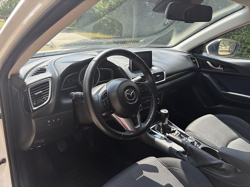 Mazda 3 2.0 Center-Line - fotka 18 z 30