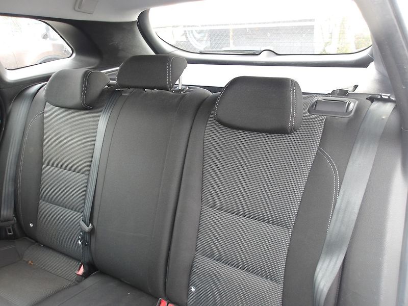 Hyundai i30 1,6i ČR - fotka 24 z 27
