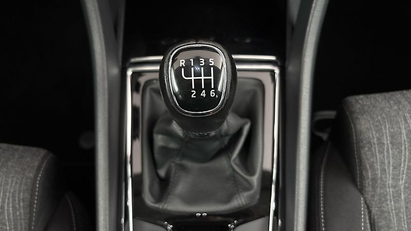 Škoda Karoq 2.0 TDI Style - fotka 25 z 31