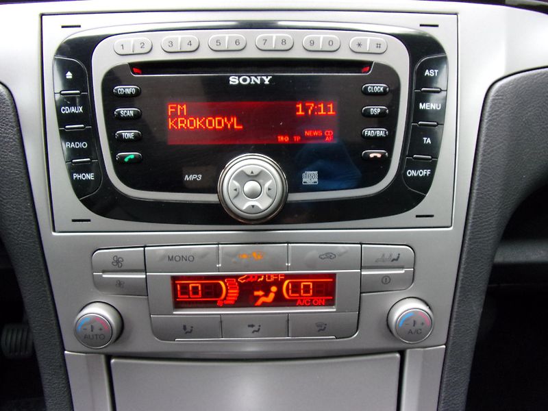 Ford Galaxy (2007) 2.0TDCi 103kW GHIA 7MÍST PANOR - fotka 10 z 25