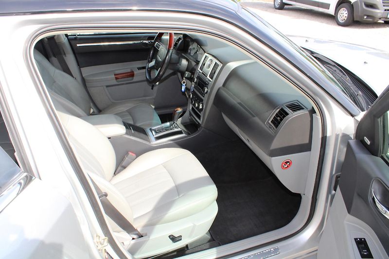 Chrysler 300C (2007) REZERVACE - fotka 13 z 17