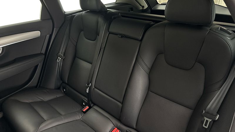 Volvo V90 2.0 B4 AUT Momentum Pro - fotka 16 z 30