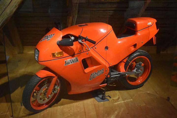 Návrh motocyklu pro známou tuzemskou značku.