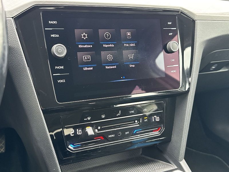 Volkswagen Passat (2021) Variant 2.0 TDI DSG Business - fotka 23 z 34