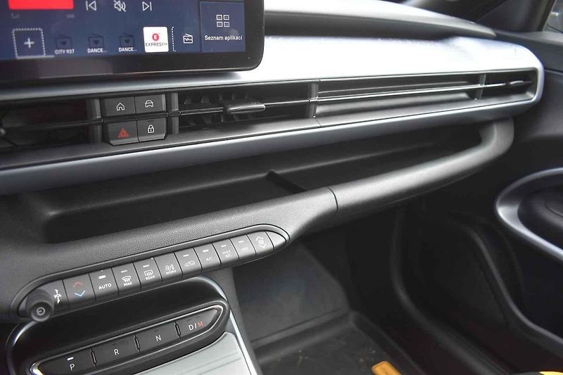 Jeep Avenger dobře poslouží menším rodinám, které nechtějí jezdit vždy jen po silnici.