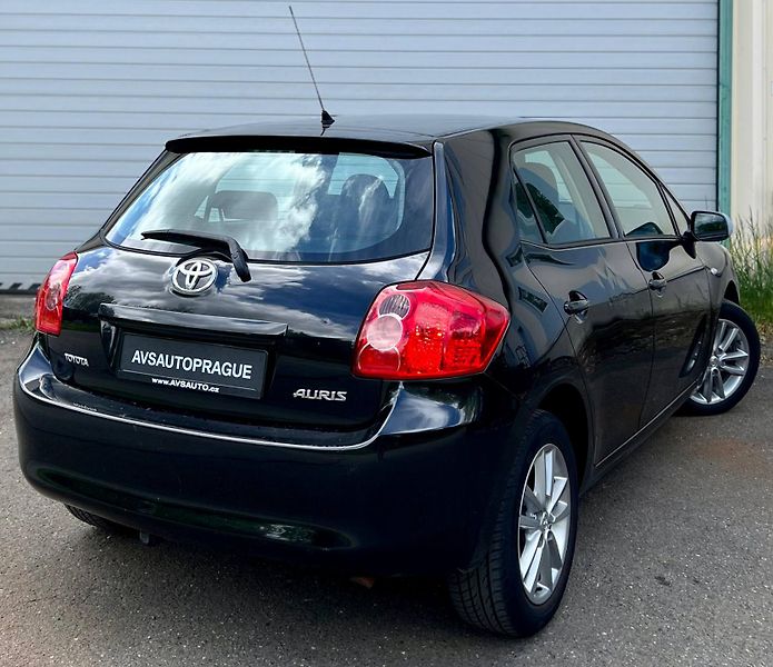 Toyota Auris (2008) 1.4 VVT-i 71 KW –  NÍZKÝ NÁJEZ - fotka 4 z 25