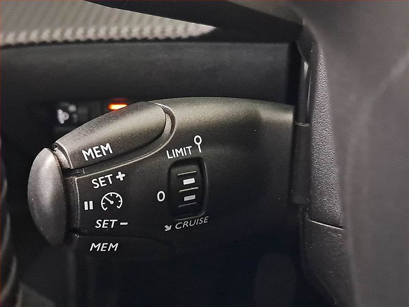 Peugeot 2008 (2020) Active 1.2 PureTech, ČR,1.maj - fotka 14 z 19
