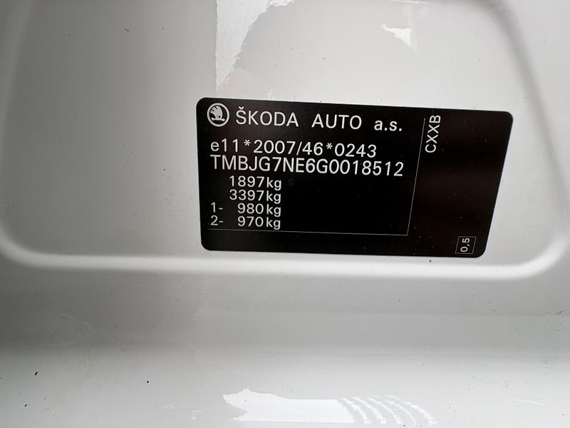 Škoda Octavia Combi 1.6 TDI ACTIVE Plus  81 - fotka 24 z 25