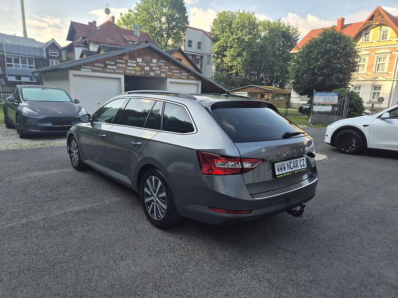 Škoda Superb Combi 2,0TDi DSG 110kw 17ALU - fotka 4 z 44