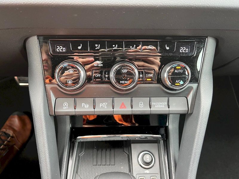 Škoda Karoq (2024) SPORTLINE TSI 1.5/110KW 7AP - fotka 22 z 37