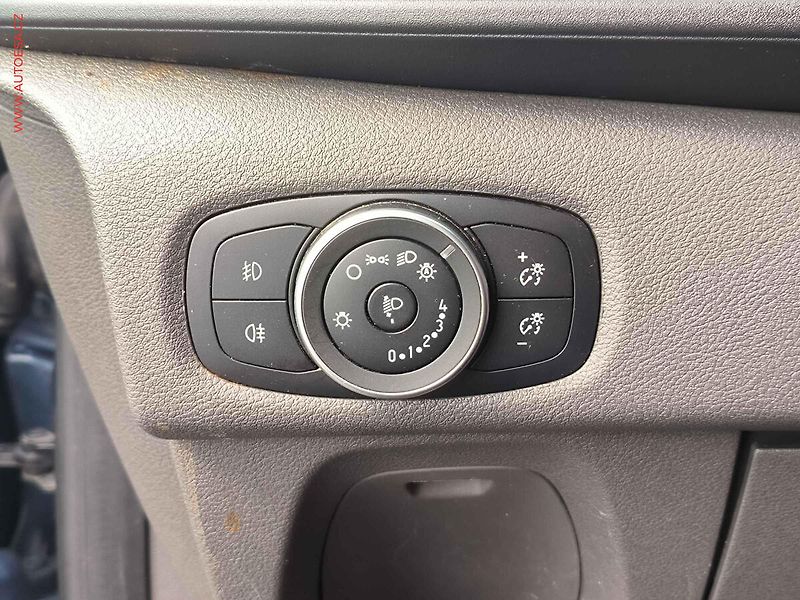 Ford Transit Custom (2021) 2.0TDCi L2  5míst, Limited - fotka 18 z 21