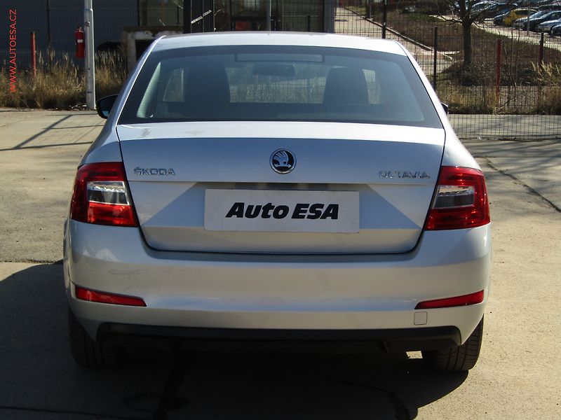 Škoda Octavia (2015) 1.6TDi, ČR, Style, DSG - fotka 5 z 18