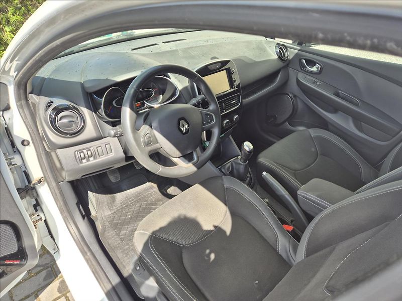 Renault Clio 1,2 i GrandTour Klima Výhřev - fotka 12 z 28