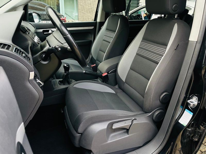 Volkswagen Touran 1.4TSI VÝHŘEV SERVISKA TAŽNÉ - fotka 31 z 46
