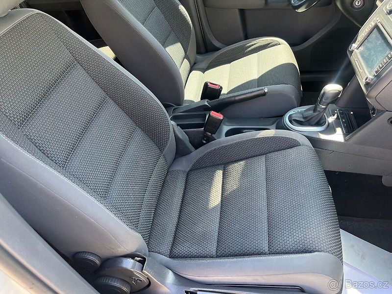Volkswagen Touran (2013) - fotka 9 z 16