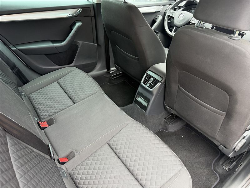Škoda Octavia 2.0 TDI Drive/LED - fotka 15 z 15