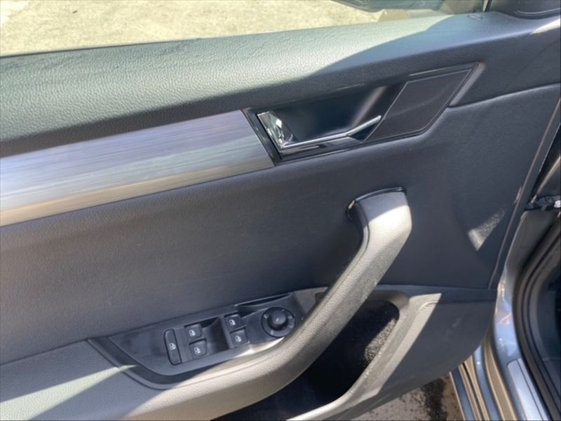 Škoda Superb 2,0 TDI 110 Ambition - fotka 11 z 11