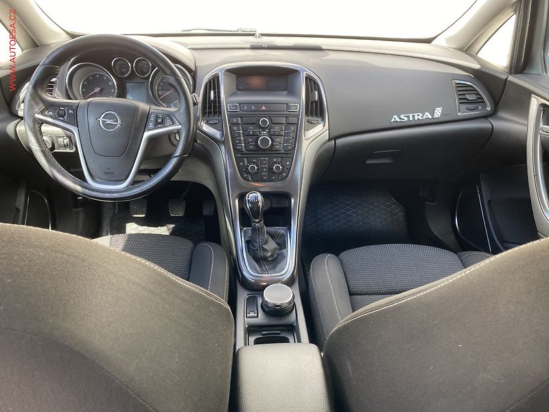 Opel Astra (2010) 1.6 T, ČR, AC - fotka 8 z 16
