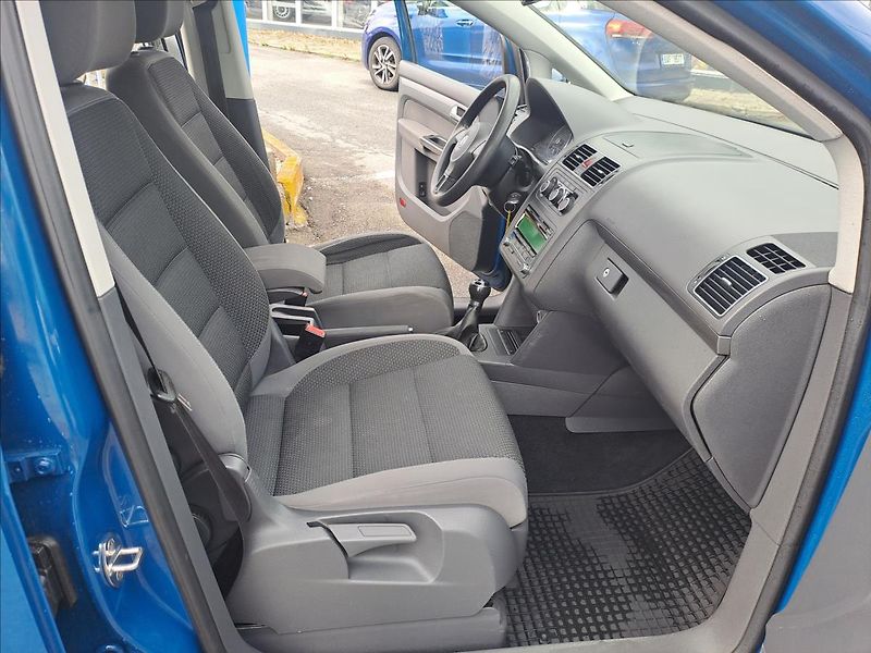 Volkswagen Touran 1,4 i CNG KOUPENO CZ - fotka 8 z 15