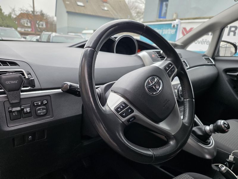Toyota Verso 1.6-NÍZKÁ SPOTŘEBA-NAVI-KAMERA - fotka 11 z 15