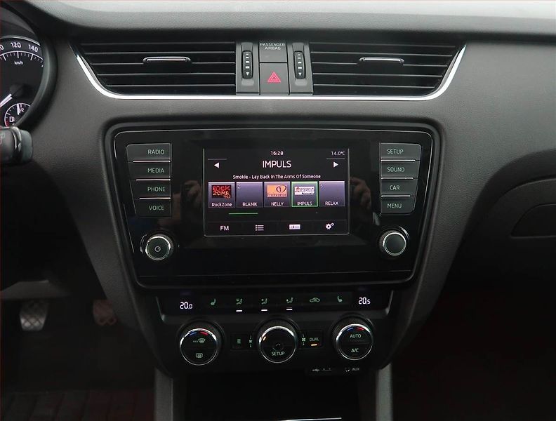 Škoda Octavia (2015) Laurin&Klement 2.0 TDI, 4X4 - fotka 12 z 22