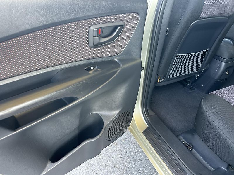 Hyundai Tucson (2007) 2.0/104kW + LPG *4x4 * ČR - fotka 24 z 36