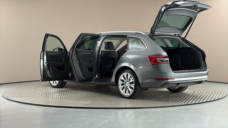 Škoda Superb 2.0 TDI DSG 4x4 Style Combi - fotka 7 z 31