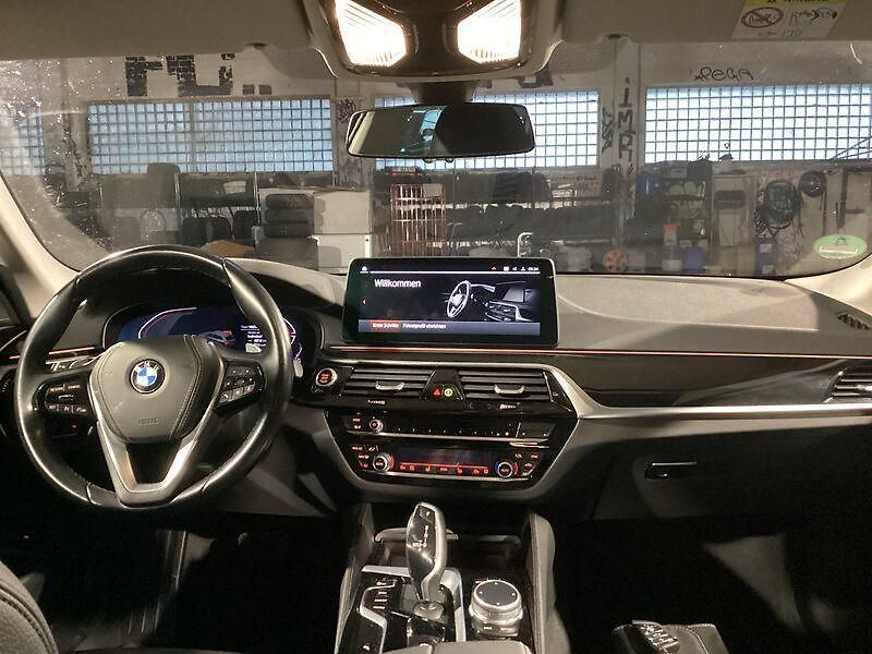 BMW Řada 5 540d xDrive M-technic HUD - fotka 3 z 6