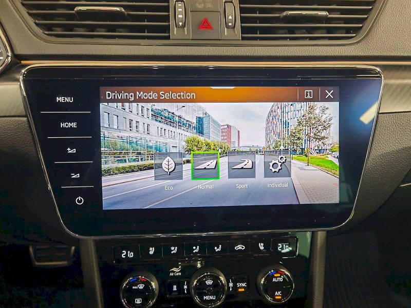 Škoda Superb (2023) Combi 2.0 TDI 147 kW DSG 4x4 S - fotka 12 z 31