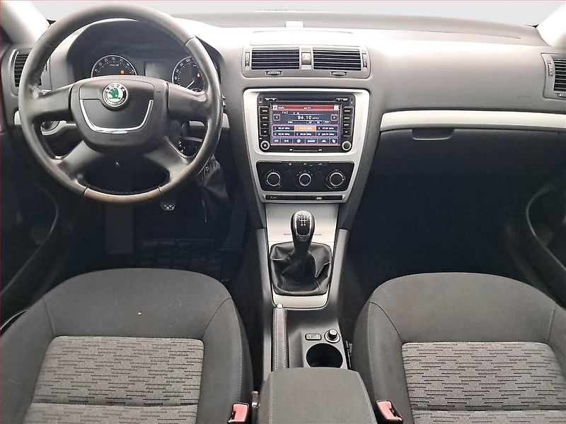 Škoda Octavia (2012) Ambition 1.6 TDI, Tempomat - fotka 8 z 16