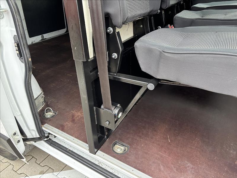 Peugeot Boxer 2,2 BluHDI 88kW L1 Active - fotka 13 z 31