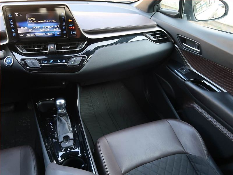 Toyota C-HR (2017) Executive 1.8 Hybrid, Automat - fotka 8 z 18