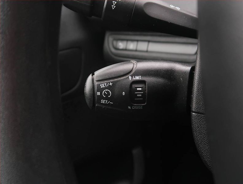 Peugeot 208 (2016) 1.6 BlueHDi, Tempomat - fotka 15 z 21
