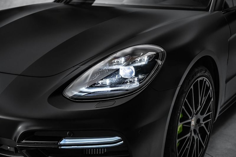 Porsche Panamera Turo S E-Hybrid Sport Chrono P - fotka 10 z 23
