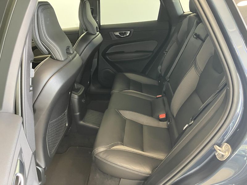 Volvo XC60 T8 eAWD Ultimate Dark - fotka 15 z 54