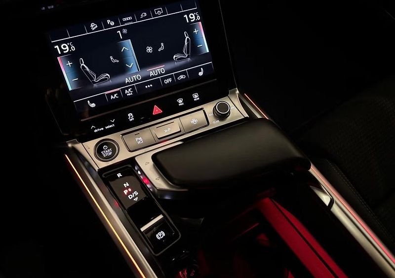 Audi Q8 e-tron 55 Q 360k Matrix Panorama Taž. - fotka 20 z 23