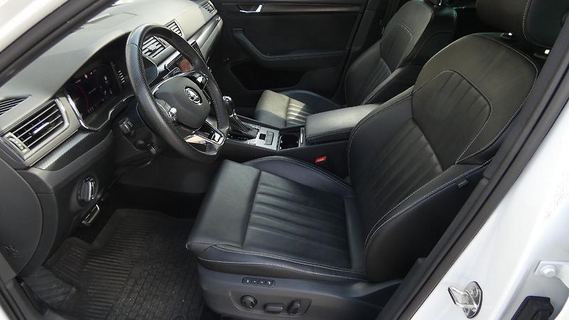 Škoda Superb 2.0 TDI DSG 4x4 Sportline 147k - fotka 19 z 29