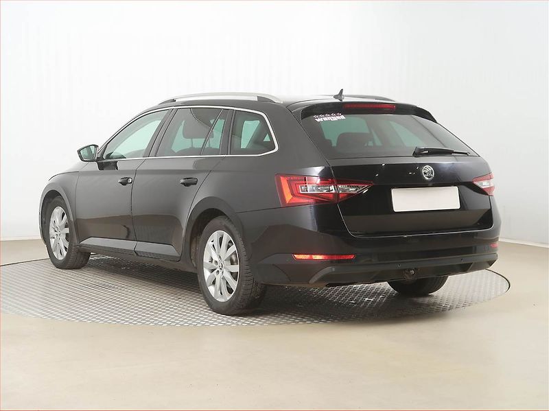 Škoda Superb (2015) Style Plus 1.6 TDI, Automat - fotka 4 z 16
