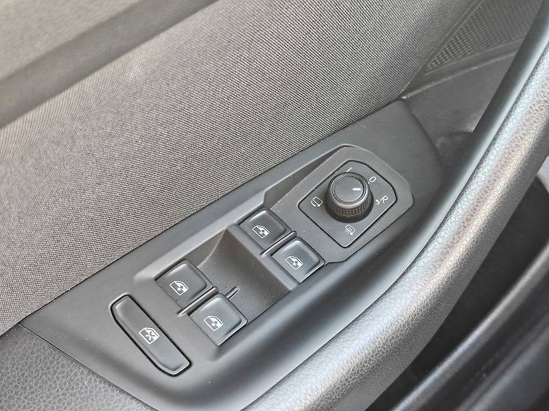 Volkswagen Passat Business  2,0TDi - fotka 20 z 23