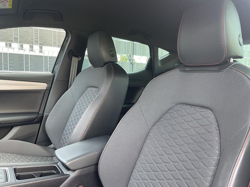Seat Leon (2021) 1.5 TSI 110 kW DSG FR - fotka 44 z 47