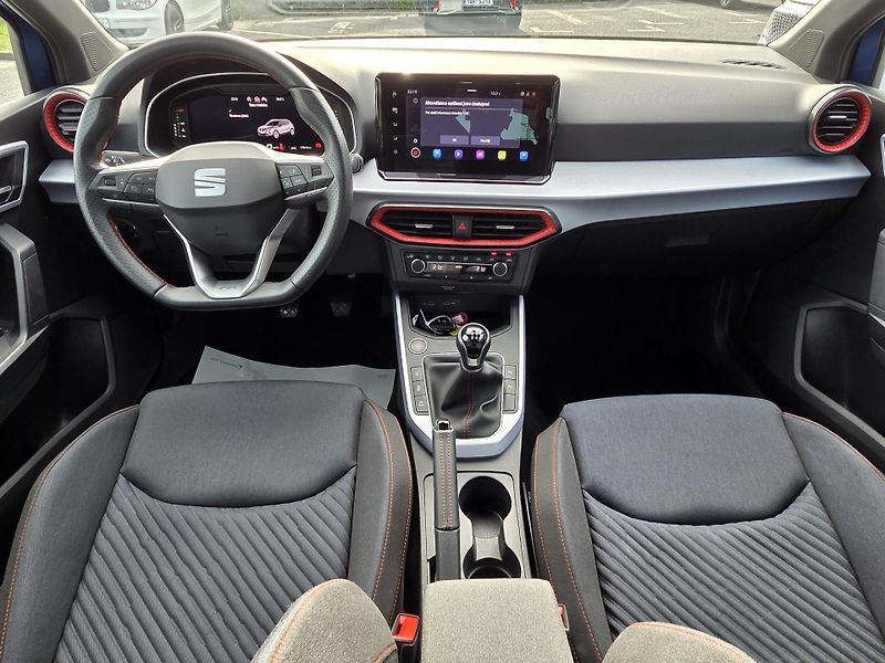 Seat Arona (2025) 1.0 TSi 115 FR MAN6 - fotka 13 z 28