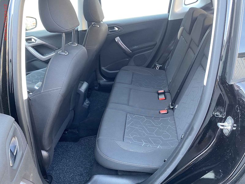 Peugeot 2008 (2015) 1.2 PT, Active, +kola - fotka 10 z 17