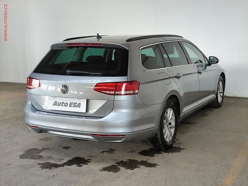 Volkswagen Passat (2019) 1.5 TSi, Comfortline, navi - fotka 6 z 17