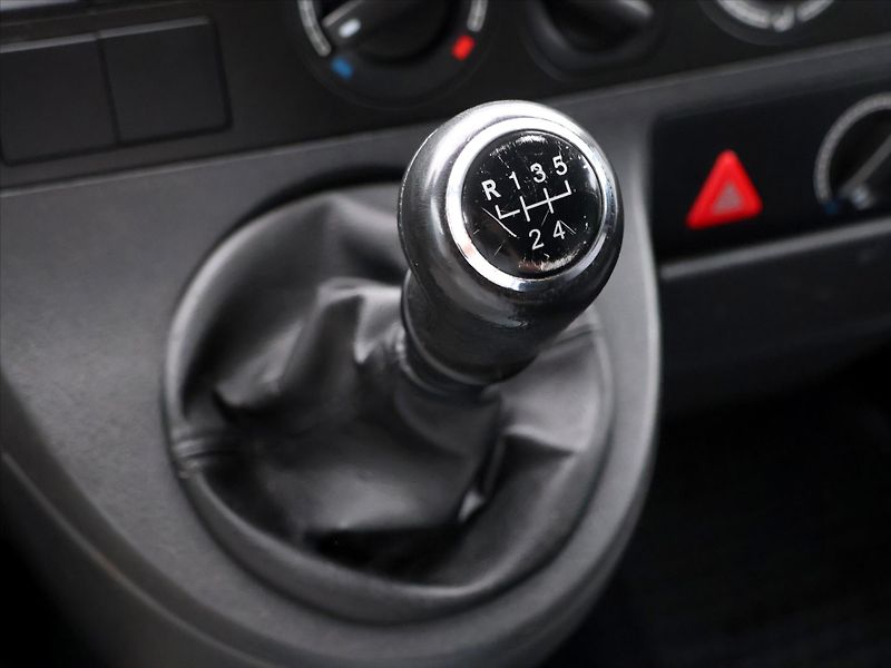 Volkswagen Multivan 1,9 TDI 75kW Startline - fotka 26 z 35