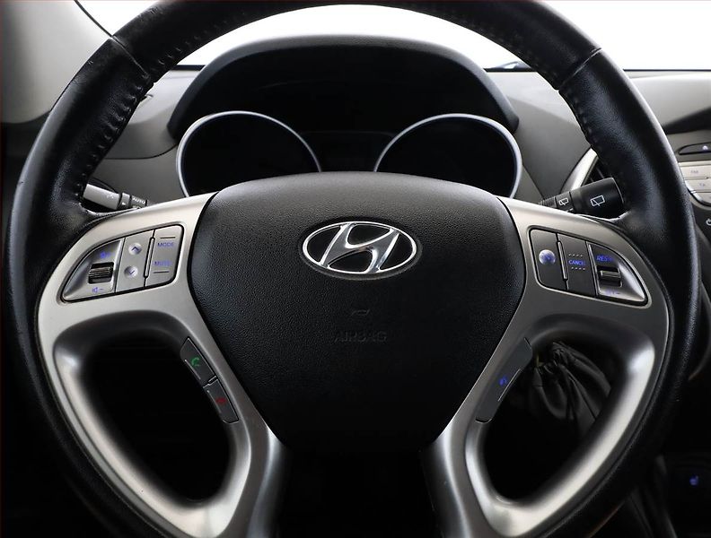 Hyundai ix35 (2012) 2.0 CRDi, 4X4, Tempomat - fotka 8 z 16