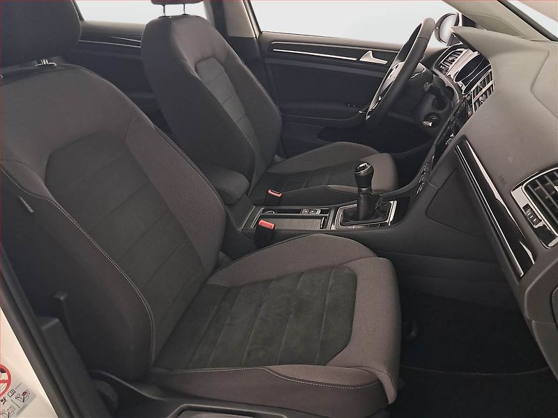 Volkswagen Golf (2020) Highline 1.5 TSI, ČR,1.maj - fotka 9 z 21