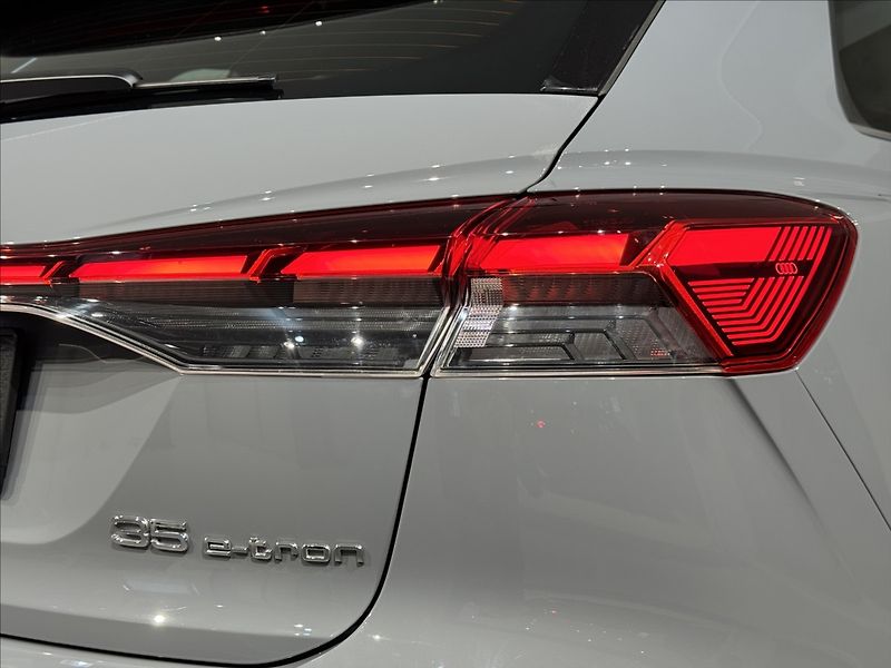 Audi Q4 e-tron 35 125kW Sport LED Matrix - fotka 12 z 47